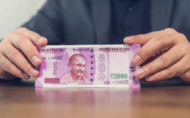 USD - INR: Indian Rupee Hits Record Low On Soaring Oil, FPI Outflows