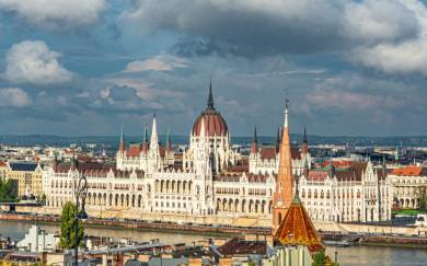 National Bank of Hungary Review: A new beginning without commitment